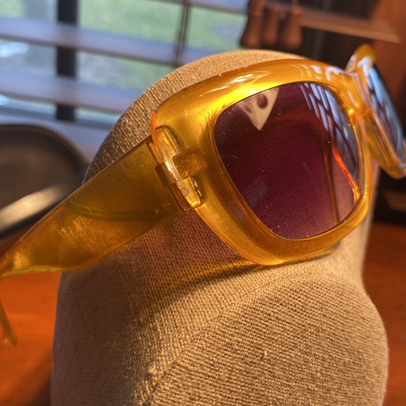 Vintage Yellow Sunglasses - Picture 4 of 5